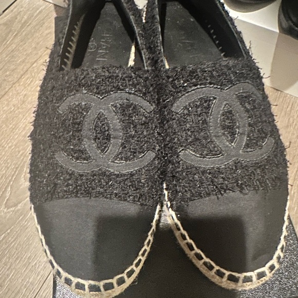 CHANEL Black Espadrilles with CC Logo - Picture 5 of 9